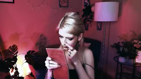 Snapshot of noah_elmer chatting on 10/31/25, 12:00 REAL name LiaDM are always open online show from 10/31/25, 12:00