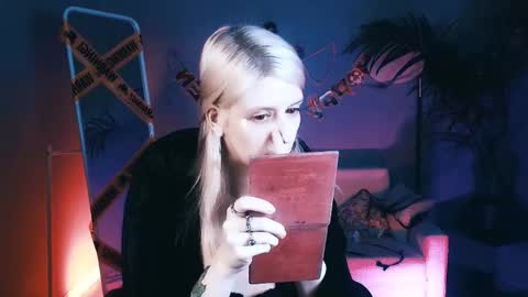 Snapshot of noah_elmer chatting on 11/01/25, 09:28 REAL name LiaDM are always open online show from 11/01/25, 09:28