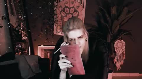 Snapshot of noah_elmer chatting on 11/15/25, 05:31 REAL name LiaDM are always open online show from 11/15/25, 05:31