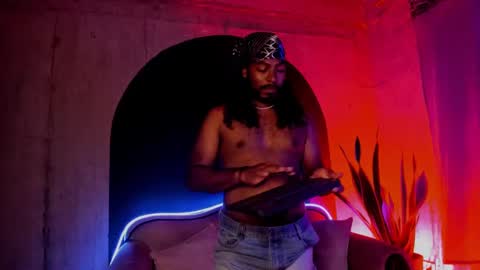 Snapshot of noah_jones__ chatting on 12/12/24, 05:20 Noah online show from 12/12/24, 05:20