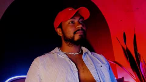 Snapshot of noah_jones__ chatting on 12/17/24, 04:45 Noah online show from 12/17/24, 04:45