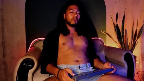 Snapshot of noah_jones__ chatting on 12/19/24, 06:56 Noah online show from 12/19/24, 06:56