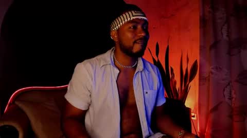 Snapshot of noah_jones__ chatting on 12/21/24, 05:25 Noah online show from 12/21/24, 05:25