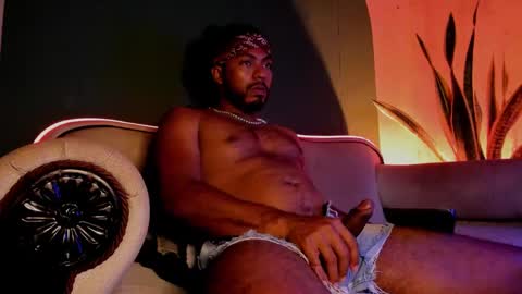 Snapshot of noah_jones__ chatting on 12/22/24, 08:38 Noah online show from 12/22/24, 08:38