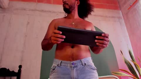 Snapshot of noah_jones__ chatting on 01/15/25, 08:26 Noah online show from 01/15/25, 08:26