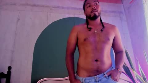 Snapshot of noah_jones__ chatting on 01/17/25, 06:12 Noah online show from 01/17/25, 06:12