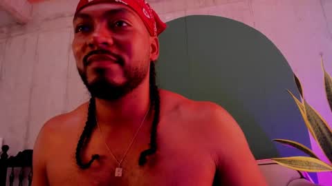 Snapshot of noah_jones__ chatting on 01/18/25, 08:09 Noah online show from 01/18/25, 08:09