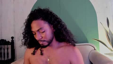 Snapshot of noah_jones__ chatting on 01/20/25, 07:04 Noah online show from 01/20/25, 07:04