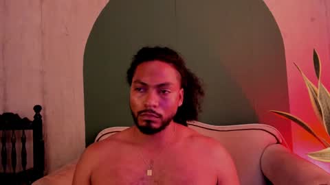 Snapshot of noah_jones__ chatting on 01/20/25, 10:15 Noah online show from 01/20/25, 10:15