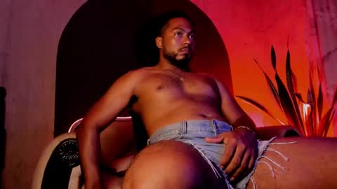 Snapshot of noah_jones__ chatting on 01/22/25, 03:31 Noah online show from 01/22/25, 03:31