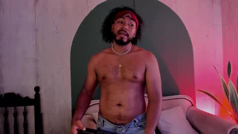 Snapshot of noah_jones__ chatting on 01/23/25, 07:18 Noah online show from 01/23/25, 07:18