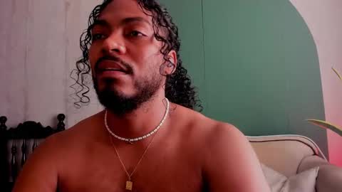 Snapshot of noah_jones__ chatting on 01/27/25, 08:28 Noah online show from 01/27/25, 08:28