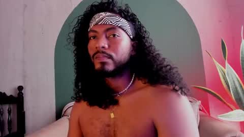 Snapshot of noah_jones__ chatting on 01/28/25, 06:39 Noah online show from 01/28/25, 06:39