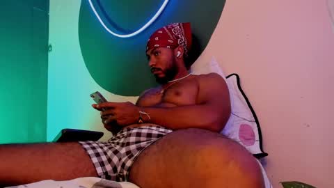 Snapshot of noah_jones__ chatting on 01/29/25, 07:22 Noah online show from 01/29/25, 07:22