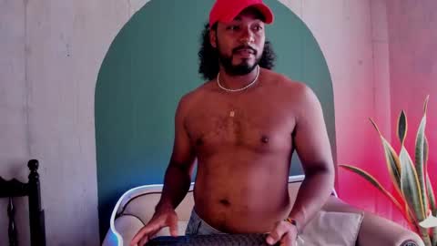 Snapshot of noah_jones__ chatting on 01/30/25, 05:06 Noah online show from 01/30/25, 05:06