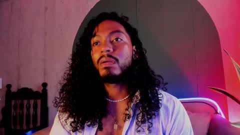 Snapshot of noah_jones__ chatting on 02/01/25, 09:19 Noah online show from 02/01/25, 09:19