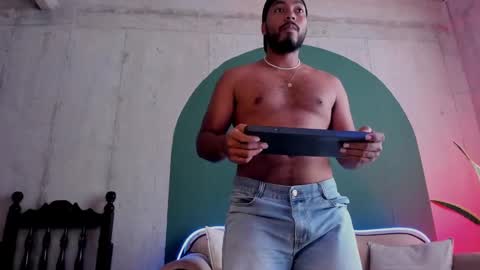 Snapshot of noah_jones__ chatting on 02/02/25, 05:59 Noah online show from 02/02/25, 05:59