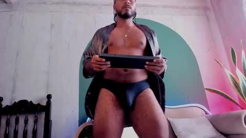 Snapshot of noah_jones__ chatting on 02/04/25, 06:06 Noah online show from 02/04/25, 06:06