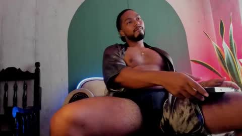 Snapshot of noah_jones__ chatting on 02/04/25, 10:02 Noah online show from 02/04/25, 10:02