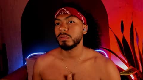 Snapshot of noah_jones__ chatting on 02/07/25, 12:09 Noah online show from 02/07/25, 12:09