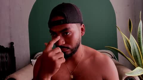 Snapshot of noah_jones__ chatting on 02/07/25, 07:06 Noah online show from 02/07/25, 07:06