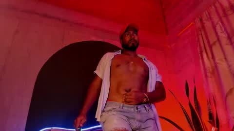 Snapshot of noah_jones__ chatting on 02/09/25, 12:17 Noah online show from 02/09/25, 12:17