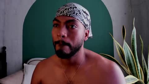 Snapshot of noah_jones__ chatting on 02/10/25, 06:13 Noah online show from 02/10/25, 06:13