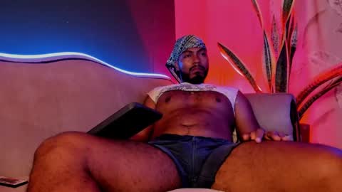 Snapshot of noah_jones__ chatting on 02/11/25, 02:03 Noah online show from 02/11/25, 02:03