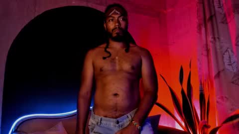 Snapshot of noah_jones__ chatting on 02/15/25, 12:59 Noah online show from 02/15/25, 12:59