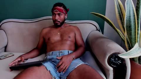 Snapshot of noah_jones__ chatting on 02/15/25, 05:17 Noah online show from 02/15/25, 05:17