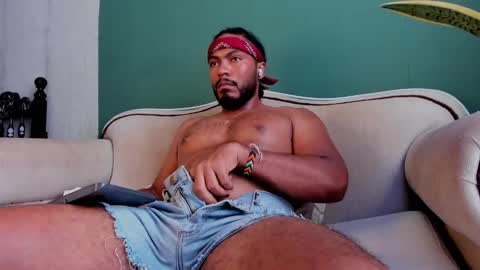 Snapshot of noah_jones__ chatting on 02/15/25, 08:22 Noah online show from 02/15/25, 08:22