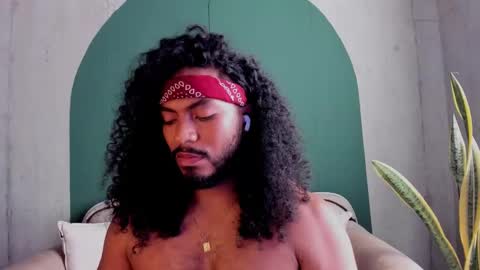 Snapshot of noah_jones__ chatting on 02/18/25, 08:58 Noah online show from 02/18/25, 08:58