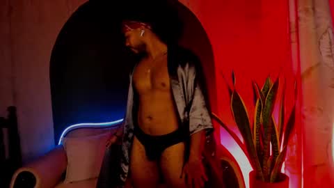 Snapshot of noah_jones__ chatting on 02/27/25, 12:54 Noah online show from 02/27/25, 12:54