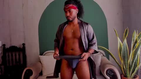 Snapshot of noah_jones__ chatting on 02/27/25, 04:32 Noah online show from 02/27/25, 04:32