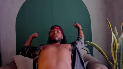 Snapshot of noah_jones__ chatting on 02/27/25, 07:37 Noah online show from 02/27/25, 07:37