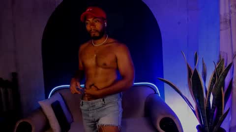 Snapshot of noah_jones__ chatting on 03/01/25, 03:43 Noah online show from 03/01/25, 03:43