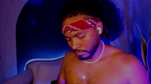 Snapshot of noah_jones__ chatting on 03/05/25, 01:42 Noah online show from 03/05/25, 01:42