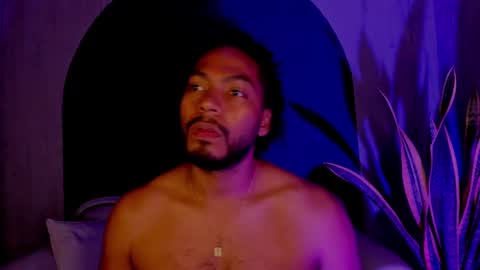 Snapshot of noah_jones__ chatting on 03/08/25, 01:28 Noah online show from 03/08/25, 01:28