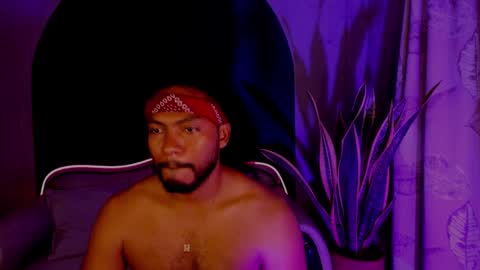 Snapshot of noah_jones__ chatting on 03/11/25, 12:44 Noah online show from 03/11/25, 12:44