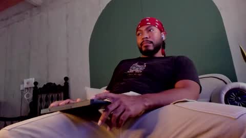 Snapshot of noah_jones__ chatting on 09/11/25, 06:52 Noah online show from 09/11/25, 06:52