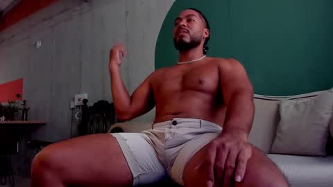 Snapshot of noah_jones__ chatting on 09/20/25, 04:30 Noah online show from 09/20/25, 04:30