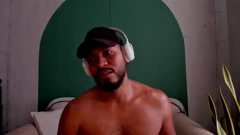 Snapshot of noah_jones__ chatting on 09/22/25, 08:00 Noah online show from 09/22/25, 08:00