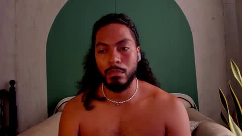 Snapshot of noah_jones__ chatting on 10/23/25, 08:18 Noah online show from 10/23/25, 08:18