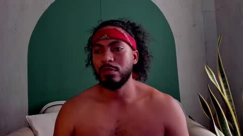 Snapshot of noah_jones__ chatting on 10/30/25, 05:35 Noah online show from 10/30/25, 05:35