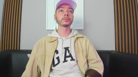 Snapshot of noah_ricci_ chatting on 01/27/25, 12:05 online show from 01/27/25, 12:05
