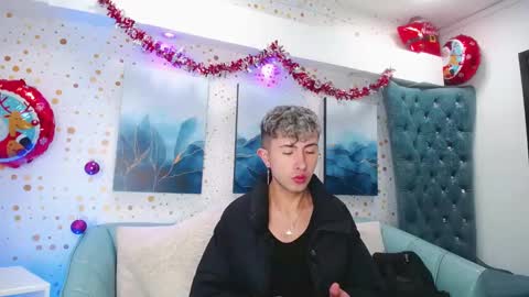 Snapshot of noah_xitruxx chatting on 01/06/25, 12:57 Noah online show from 01/06/25, 12:57