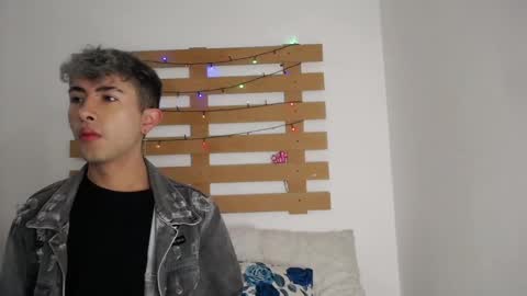 Snapshot of noah_xitruxx chatting on 01/15/25, 12:36 Noah online show from 01/15/25, 12:36