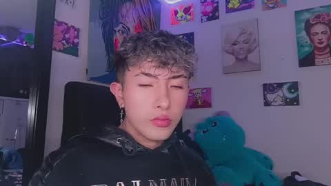 Snapshot of noah_xitruxx chatting on 01/31/25, 01:54 Noah online show from 01/31/25, 01:54