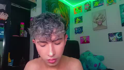 Snapshot of noah_xitruxx chatting on 02/02/25, 01:34 Noah online show from 02/02/25, 01:34