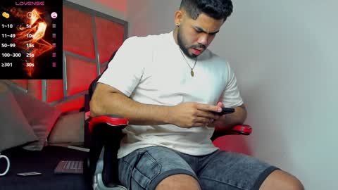 Snapshot of noahcrux chatting on 12/17/24, 12:22 Noah online show from 12/17/24, 12:22